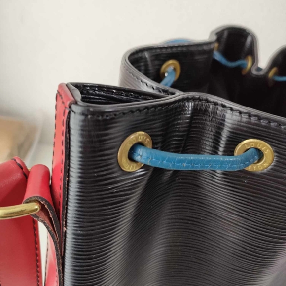 Louis VuittonLouis Vuitton Bi-color Epi Leather Noe Shoulder Bag - Picture 5 of 12